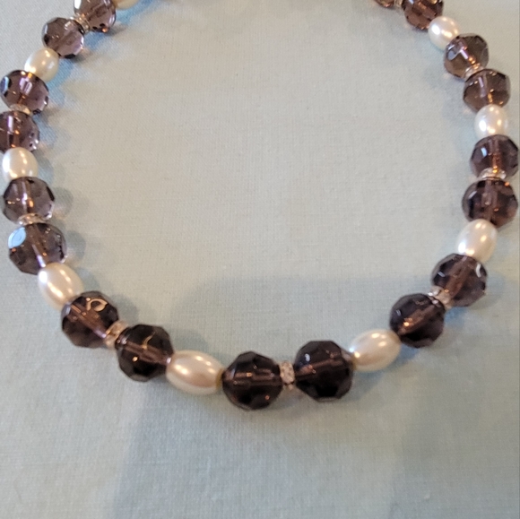 BEAUTIFUL HOMEMADE 16"LONG NECKLACE WITH GLASS AND PERL BEADS - Picture 5 of 5